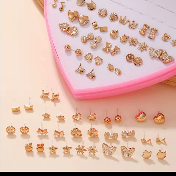 Cute Mini Stud Earrings 36 Pairs/Design Fashion Daily Jewelry for Girls
0422 - Picture 3 of 6